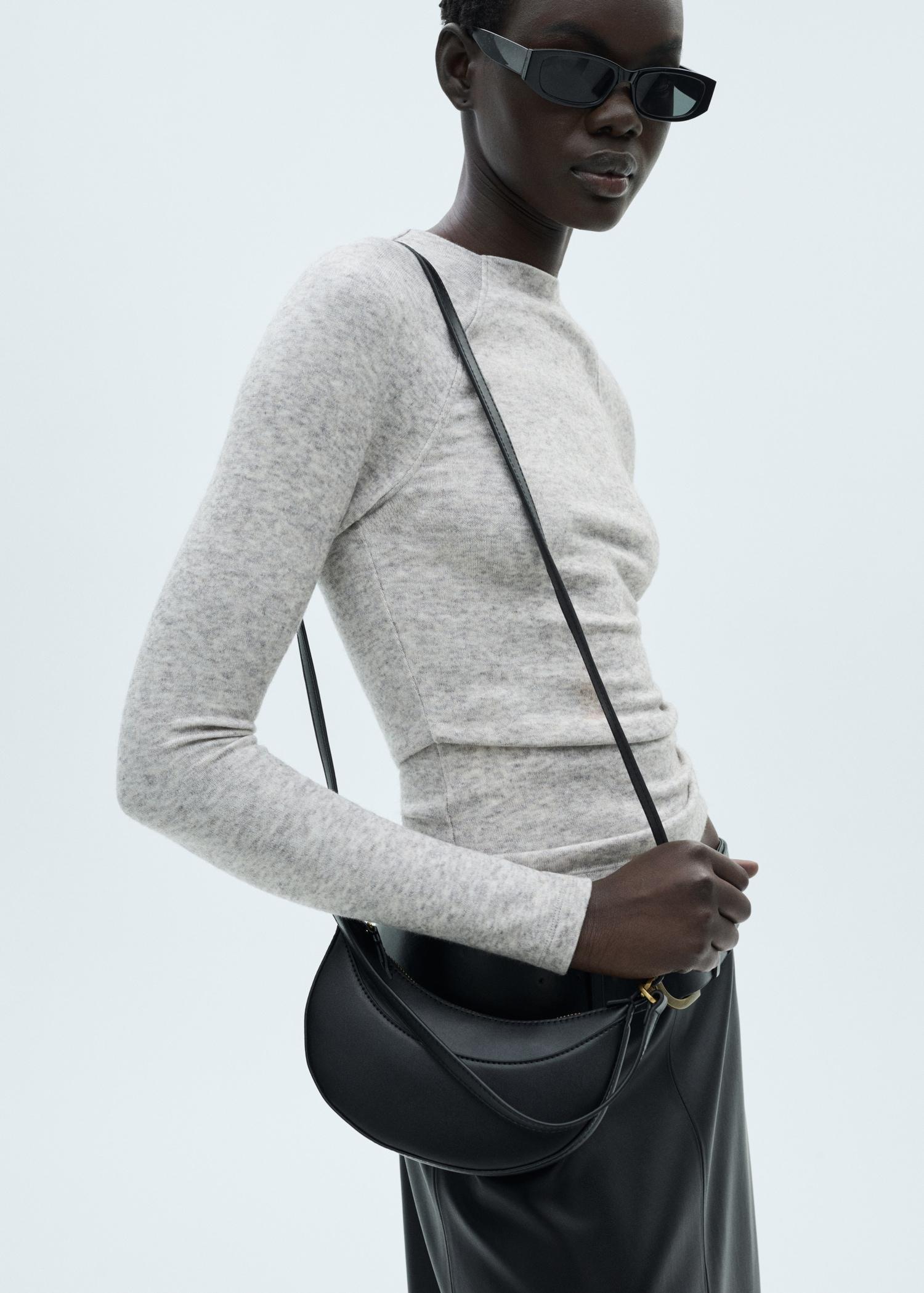 Decorative seam T-shirt - Women | MANGO USA Product Image