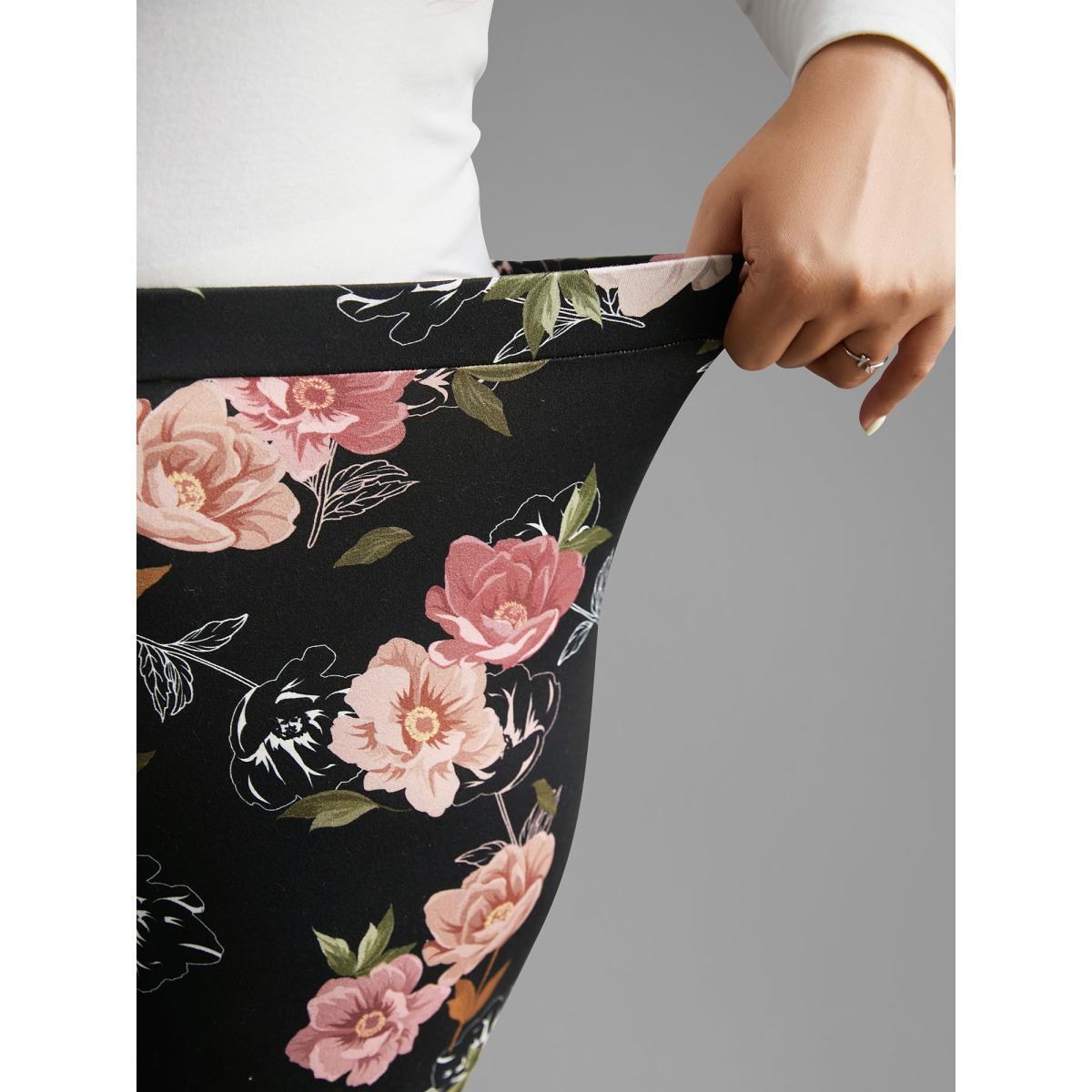 Plus Size Floral Mid Rise Skinny Leggings Women BlackFlower Elegant Medium stretch Skinny Mid Rise Everyday Leggings BloomChic 30/6X Product Image