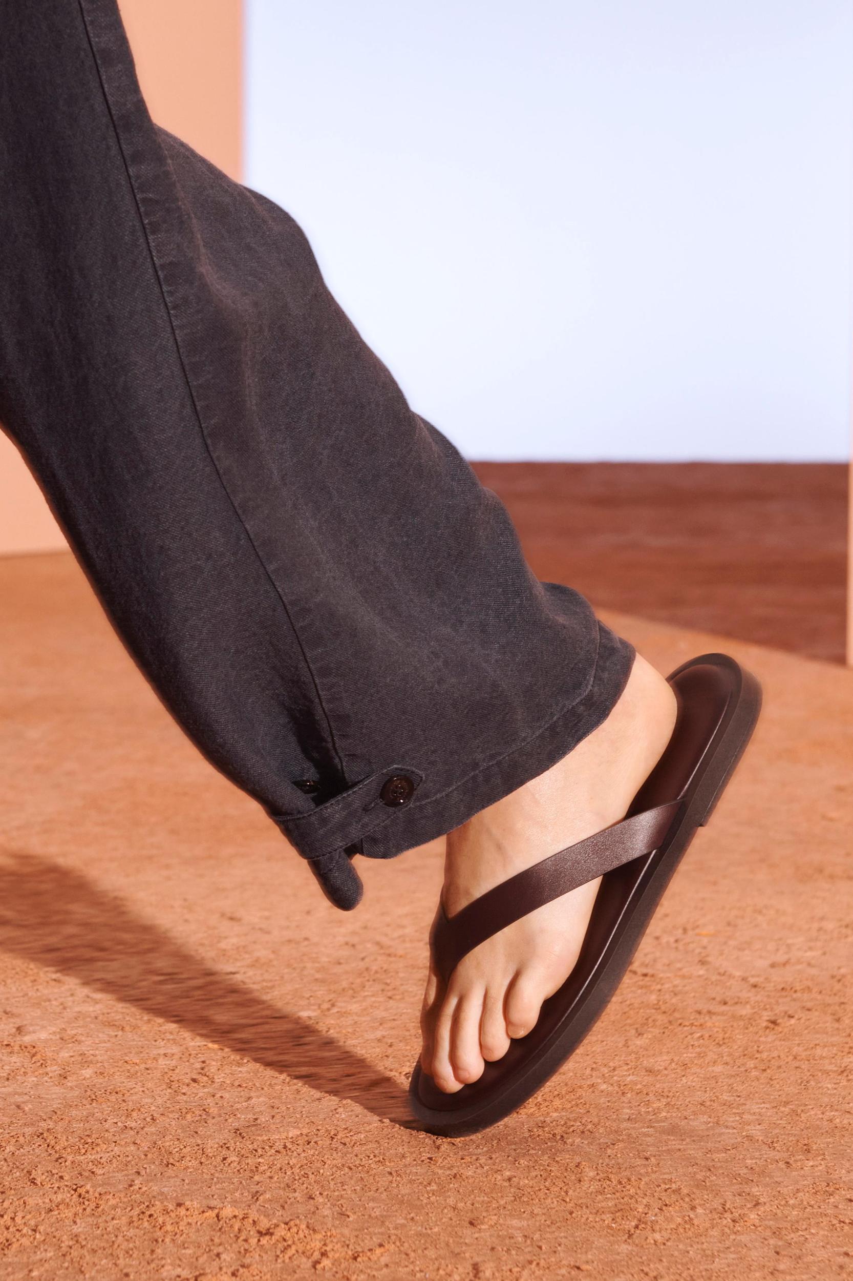 LTHR SNDLS Product Image