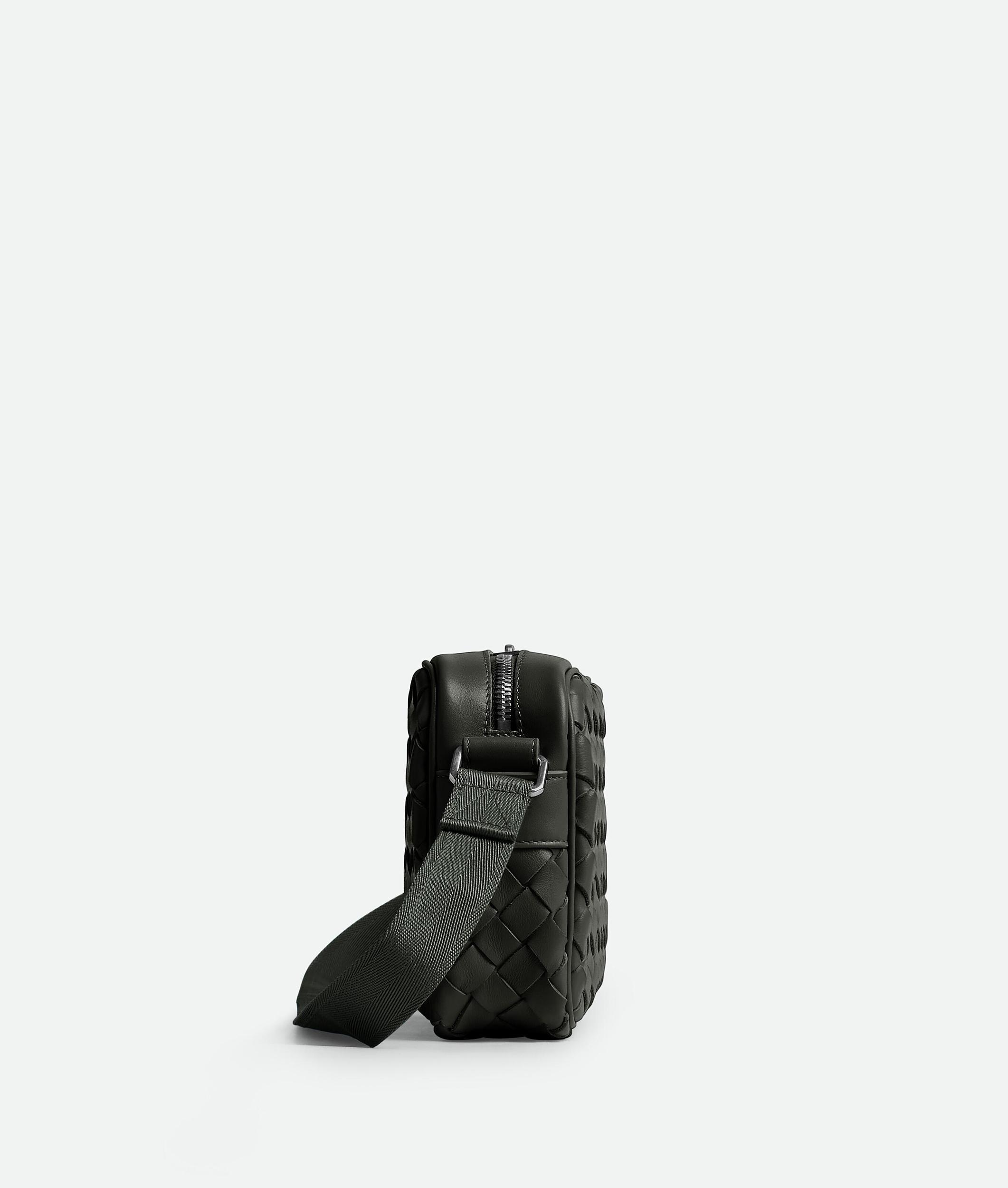 BOTTEGA VENETA Kleine Intrecciato Kameratasche In Black Product Image