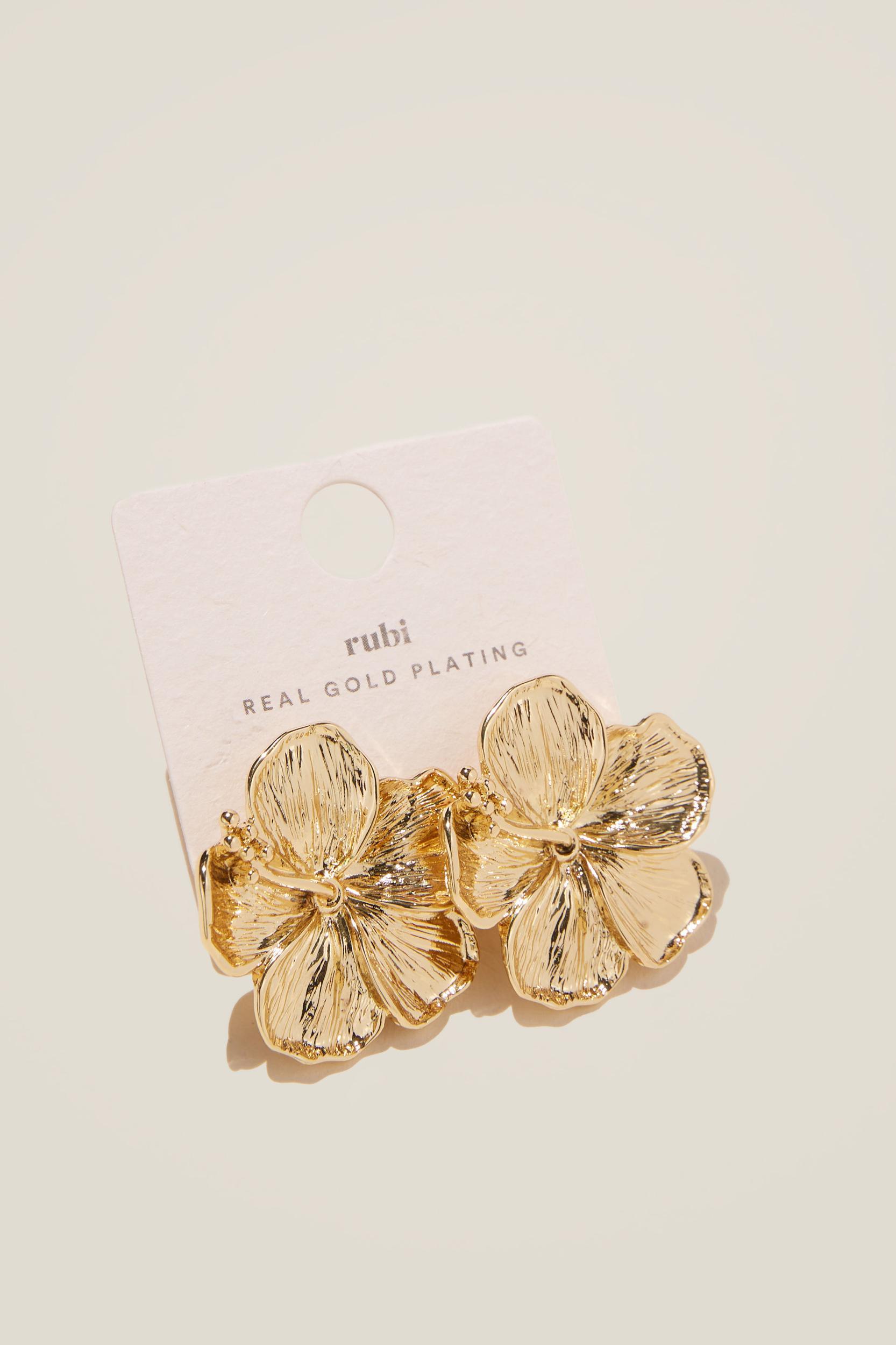 Mid Charm Earring Product Image