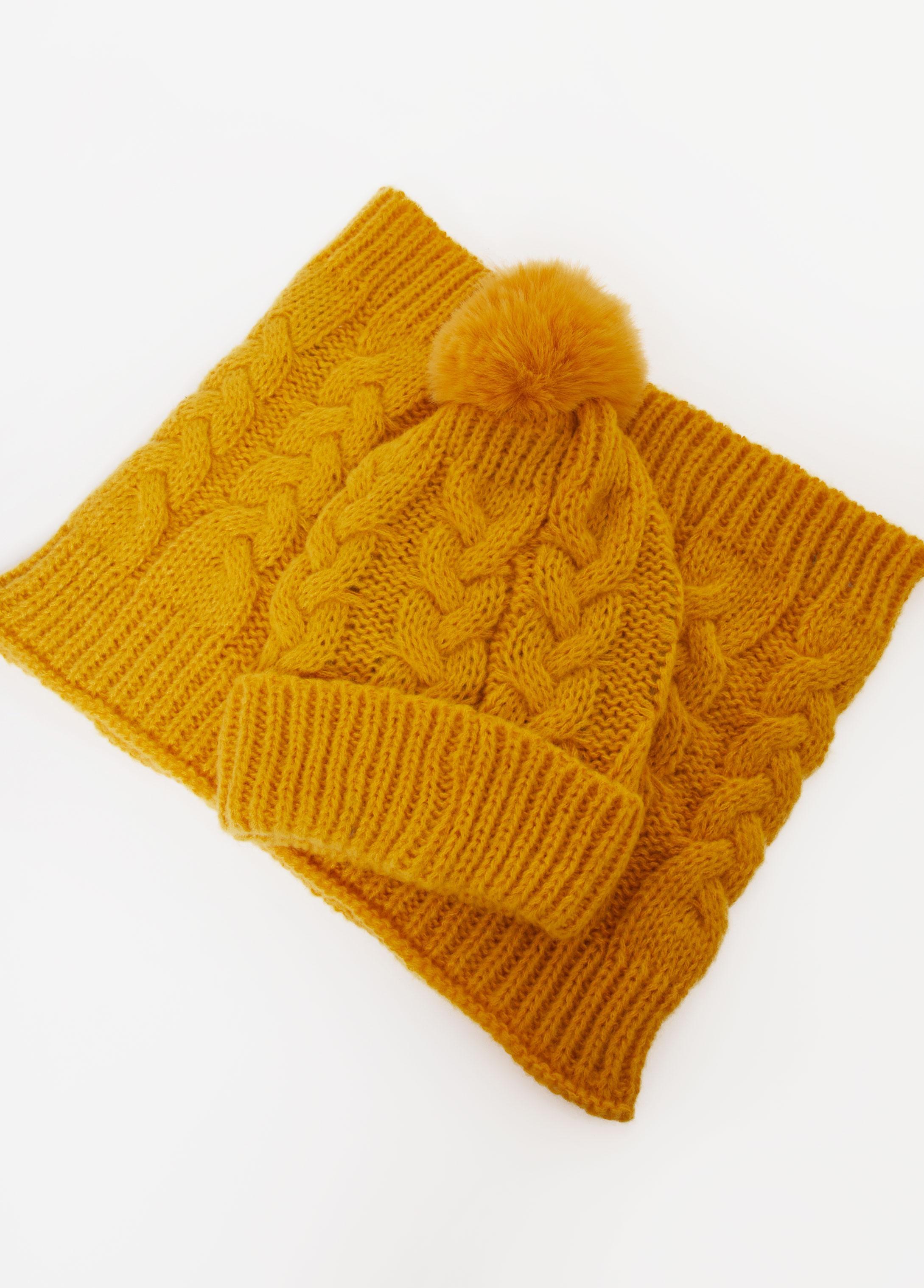 Pom Pom Scarf & Hat Gift Set Product Image