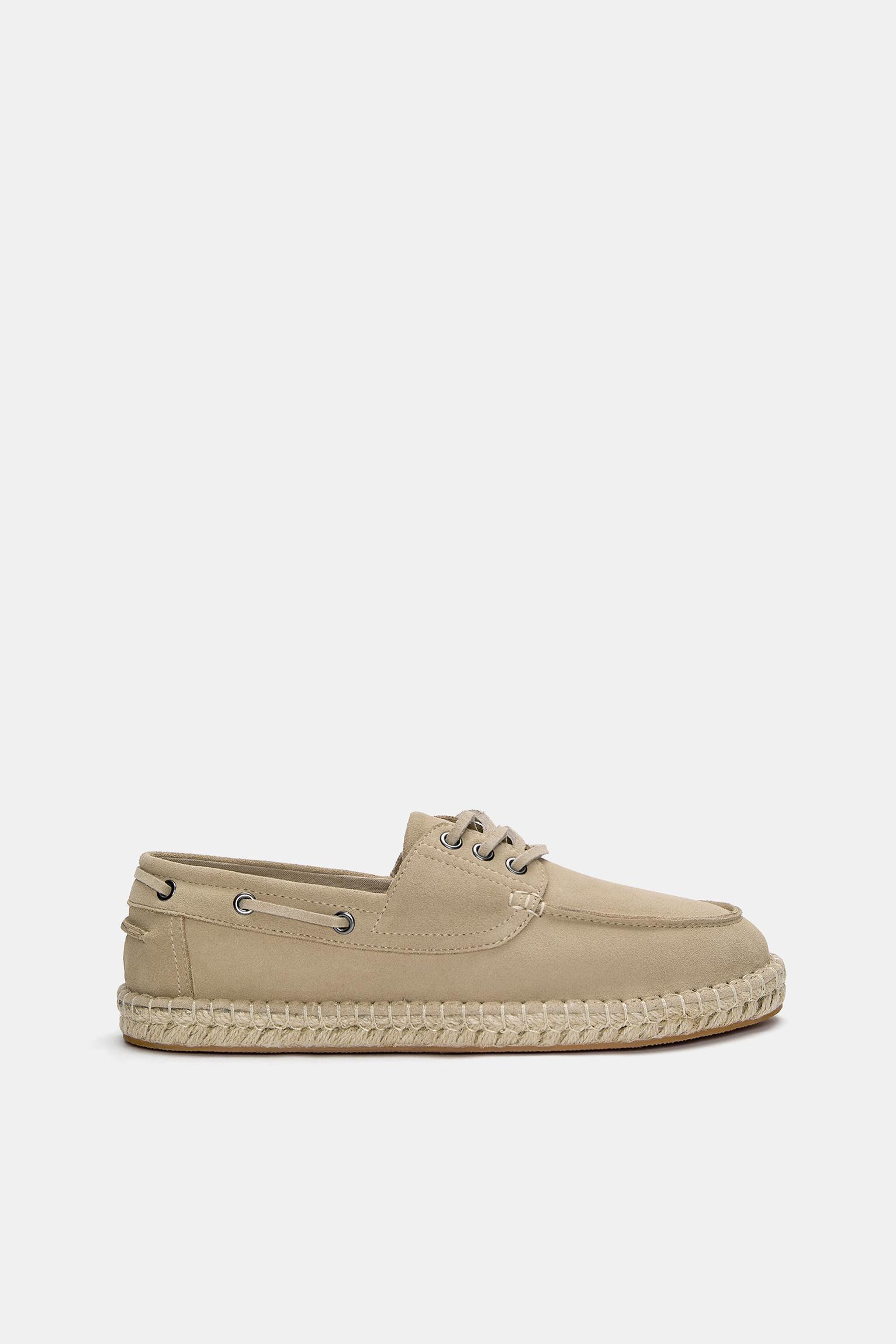 Leather deck shoes Product Image