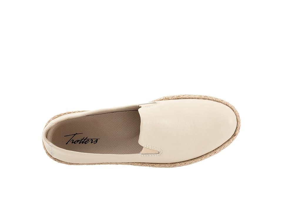 Trotters Poppy Women's Flat Shoes Product Image