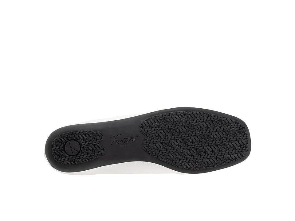 Trotters Sage Patent Scalloped Detail Slip Product Image