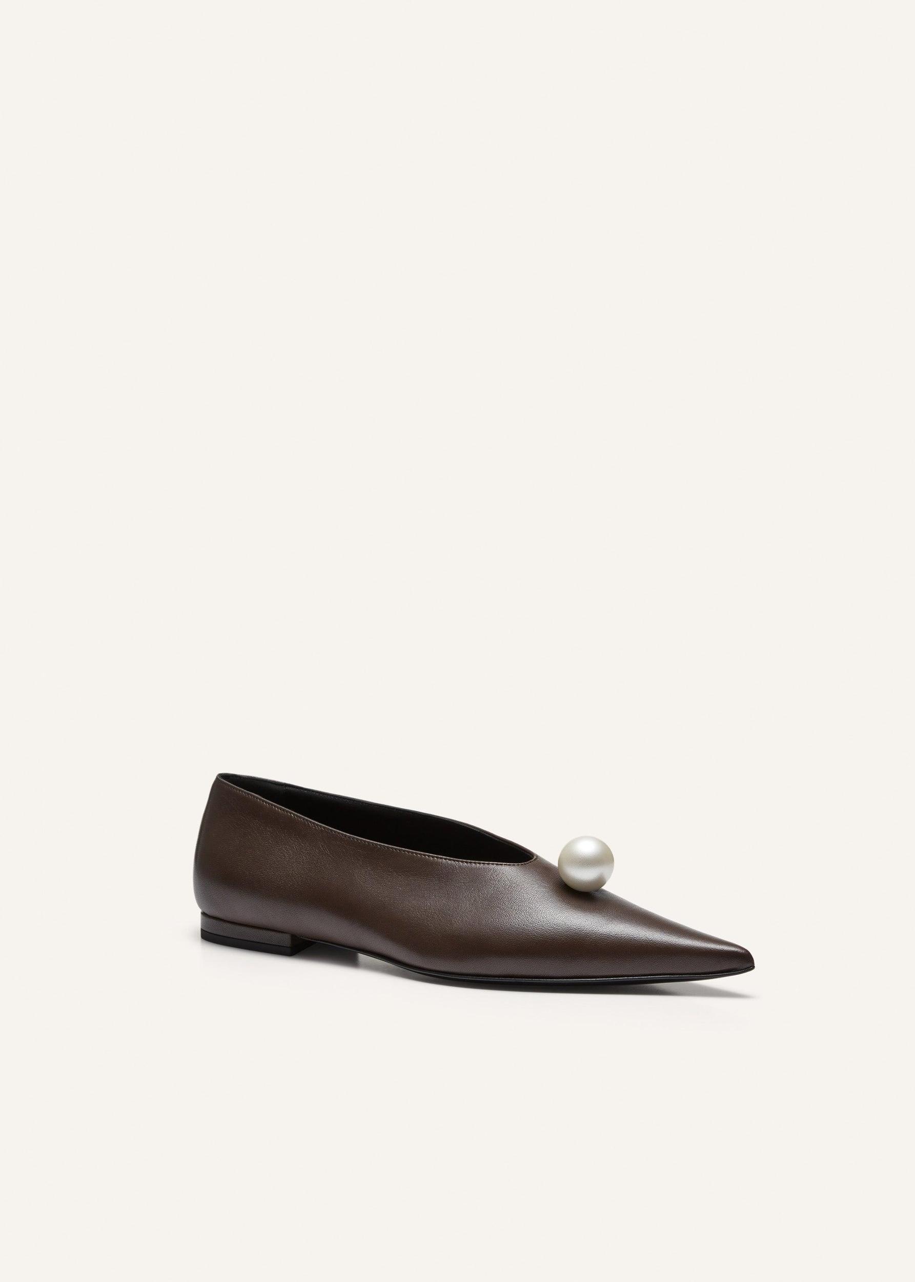 Pointed pearl ballet flats in brown leather Product Image