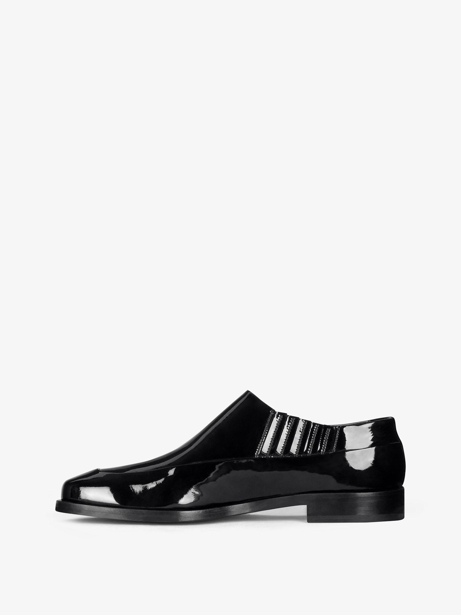 Squared derbies in patent leather Product Image