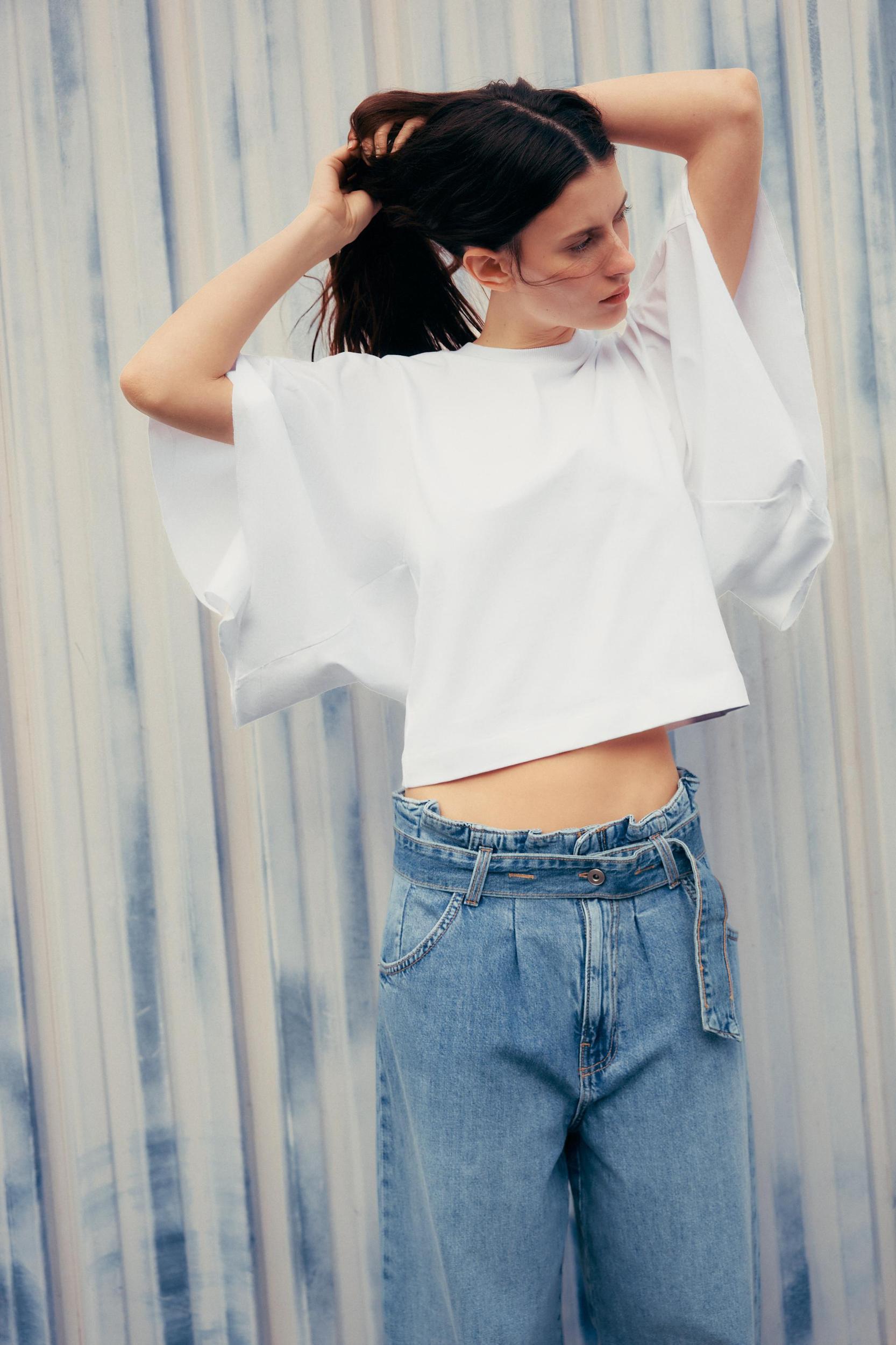 BATWING SLEEVE T-SHIRT Product Image