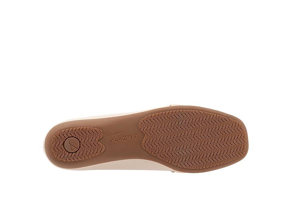 Trotters Sage Patent Scalloped Detail Slip Product Image