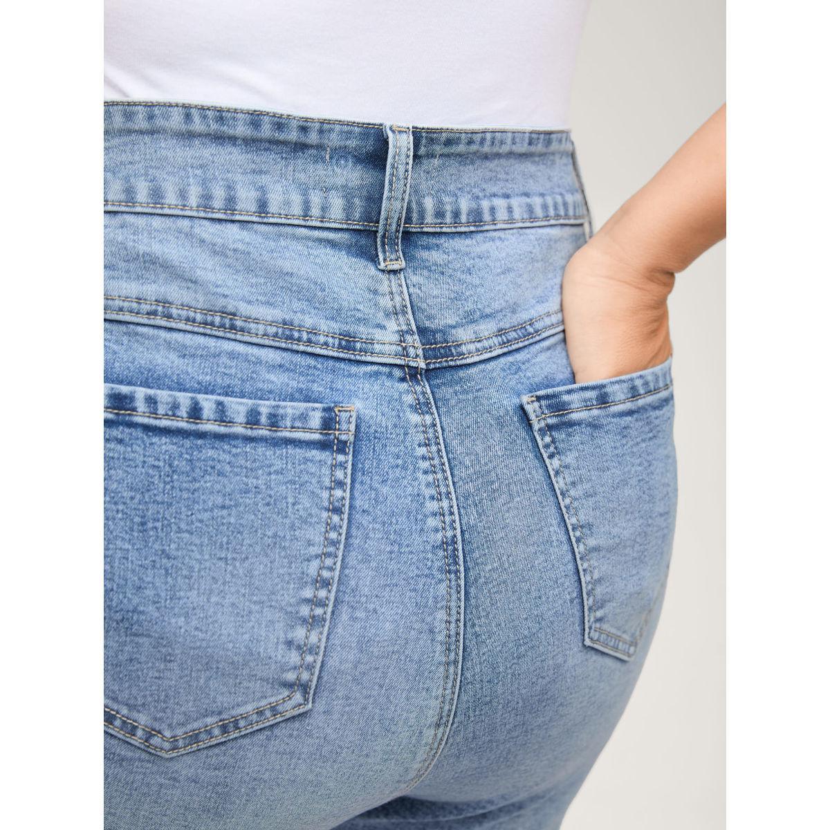 Plus Size Classic Cut Skinny-Fit Denim Shorts Women Midblue Medium stretch Everyday-Casual Slanted pocket Denim Shorts BloomChic 22/3X Product Image