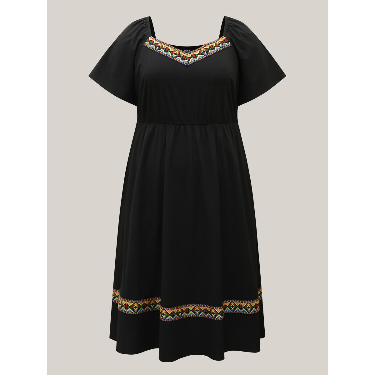 Plus Size Textured Stretchy Waist Pockets Midi Dress Black Women Resort Woven ribbon&lace trim Heart neckline Short sleeve Curvy BloomChic 14-16/1X Product Image