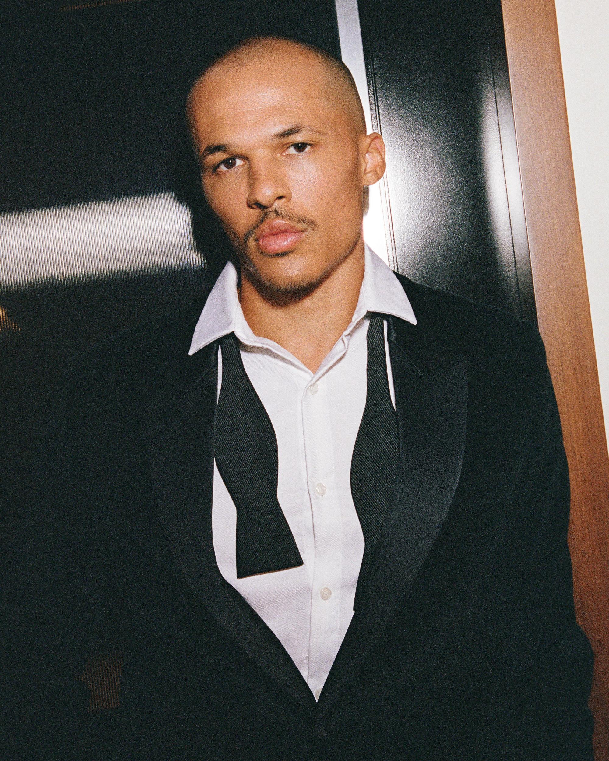 The A&F Collins Tailored Classic Velvet Blazer Product Image