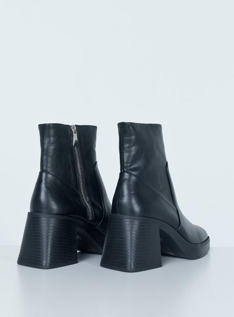 Halo Boots Black Product Image