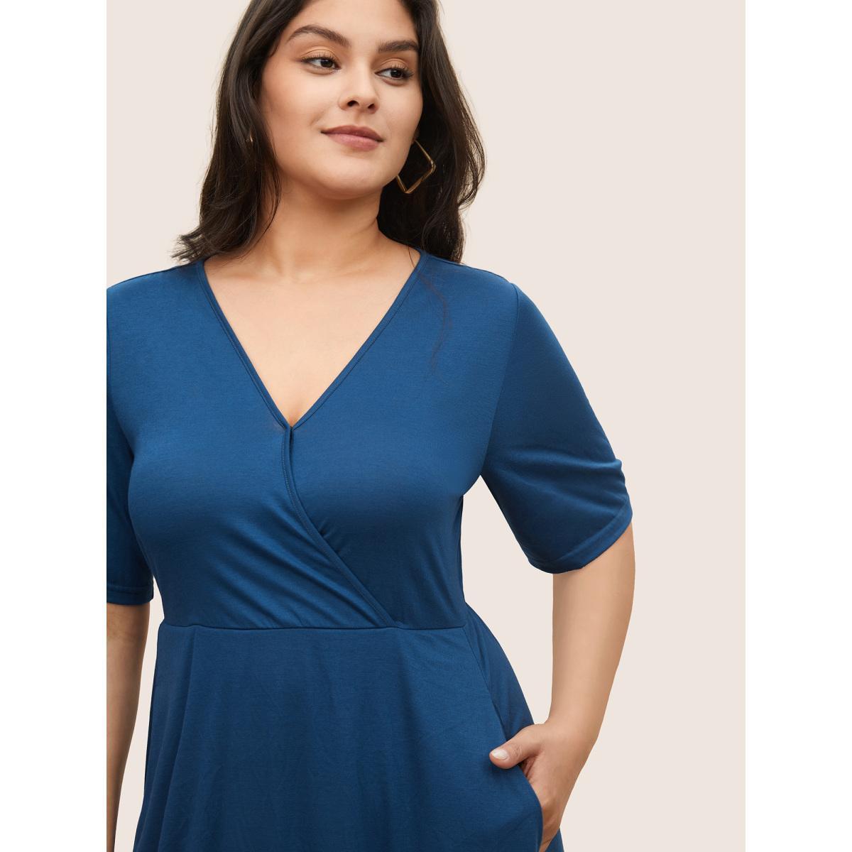 Plus Size Supersoft Essentials Plain Surplice Neck Pocket Dress DarkBlue Women Basics Non Overlap Collar Short sleeve Curvy Midi Dress BloomChic 26/4X Product Image