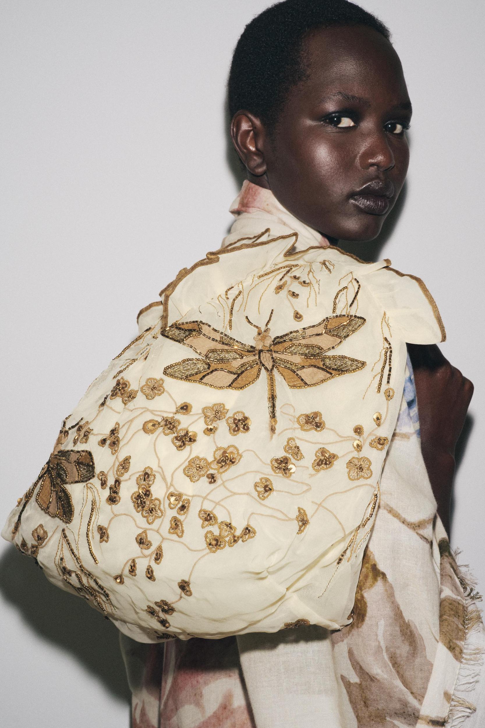 EMBROIDERED DETAIL SHOPPER Product Image