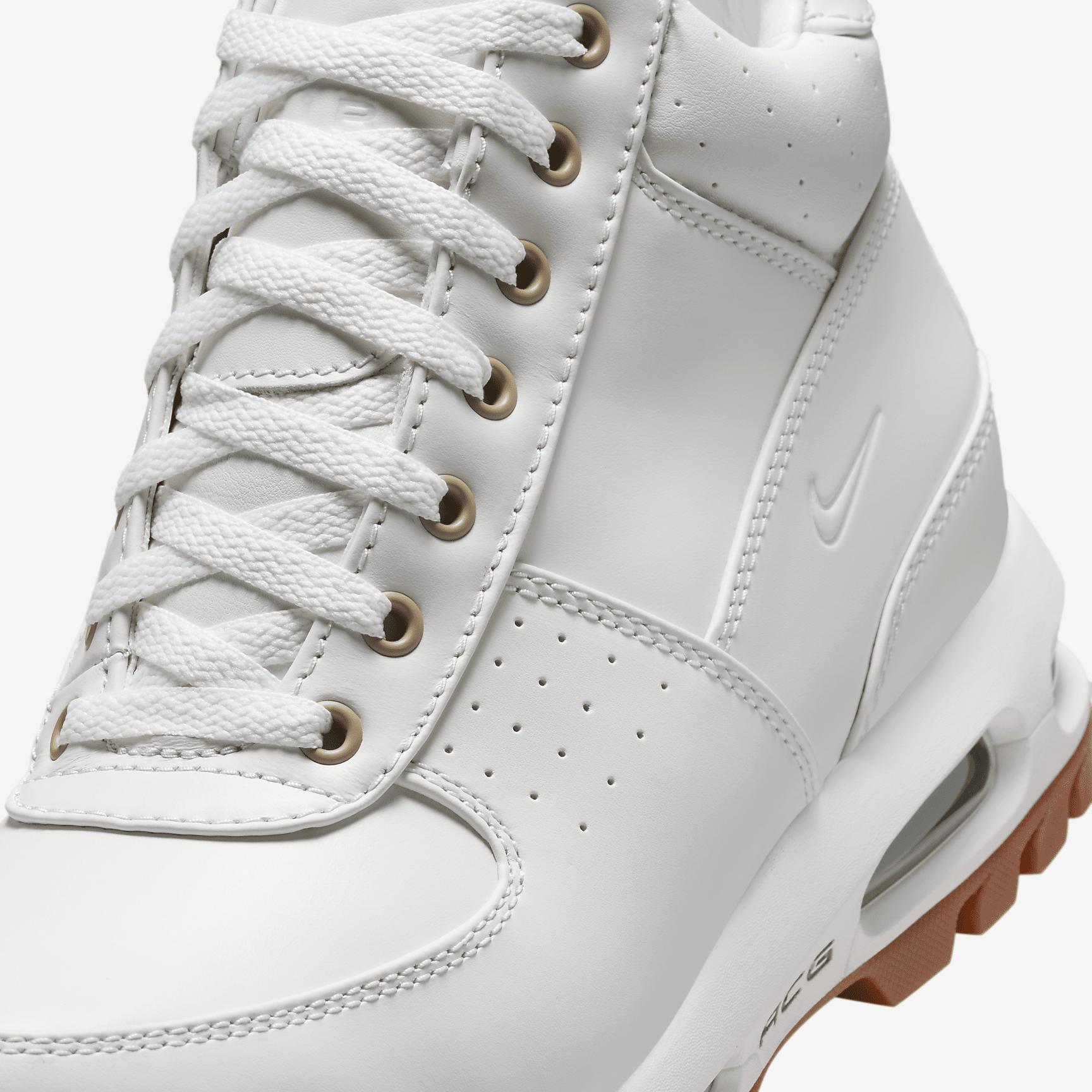 Nike Men's Air Max Goadome Boots Product Image