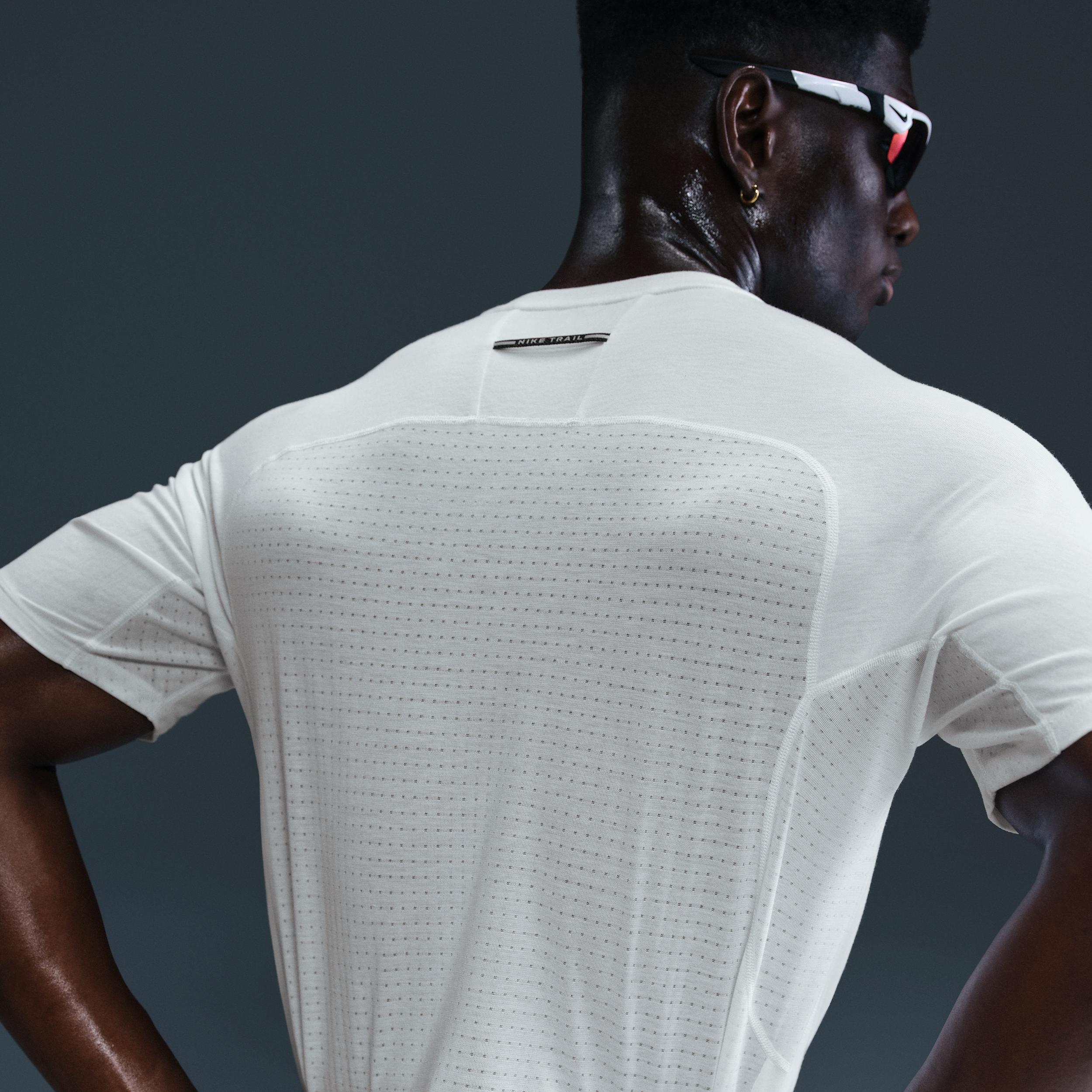 Nike Men's Solar Chase Dri-FIT ADV Short-Sleeve Running Top Product Image