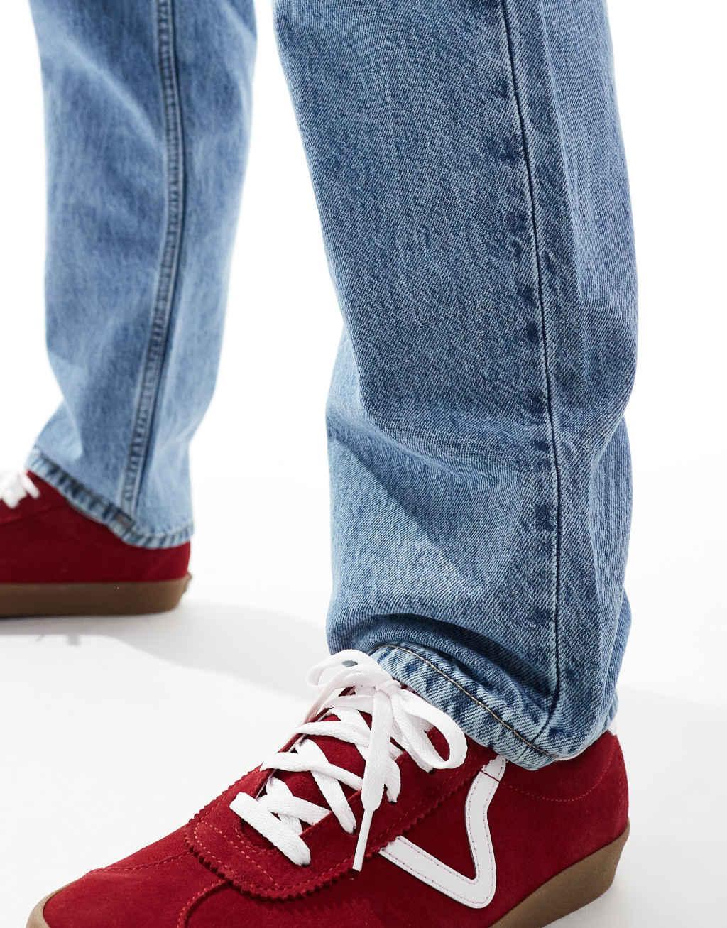 ONLY & SONS Tye loose tapered fit jeans in light blue wash Product Image