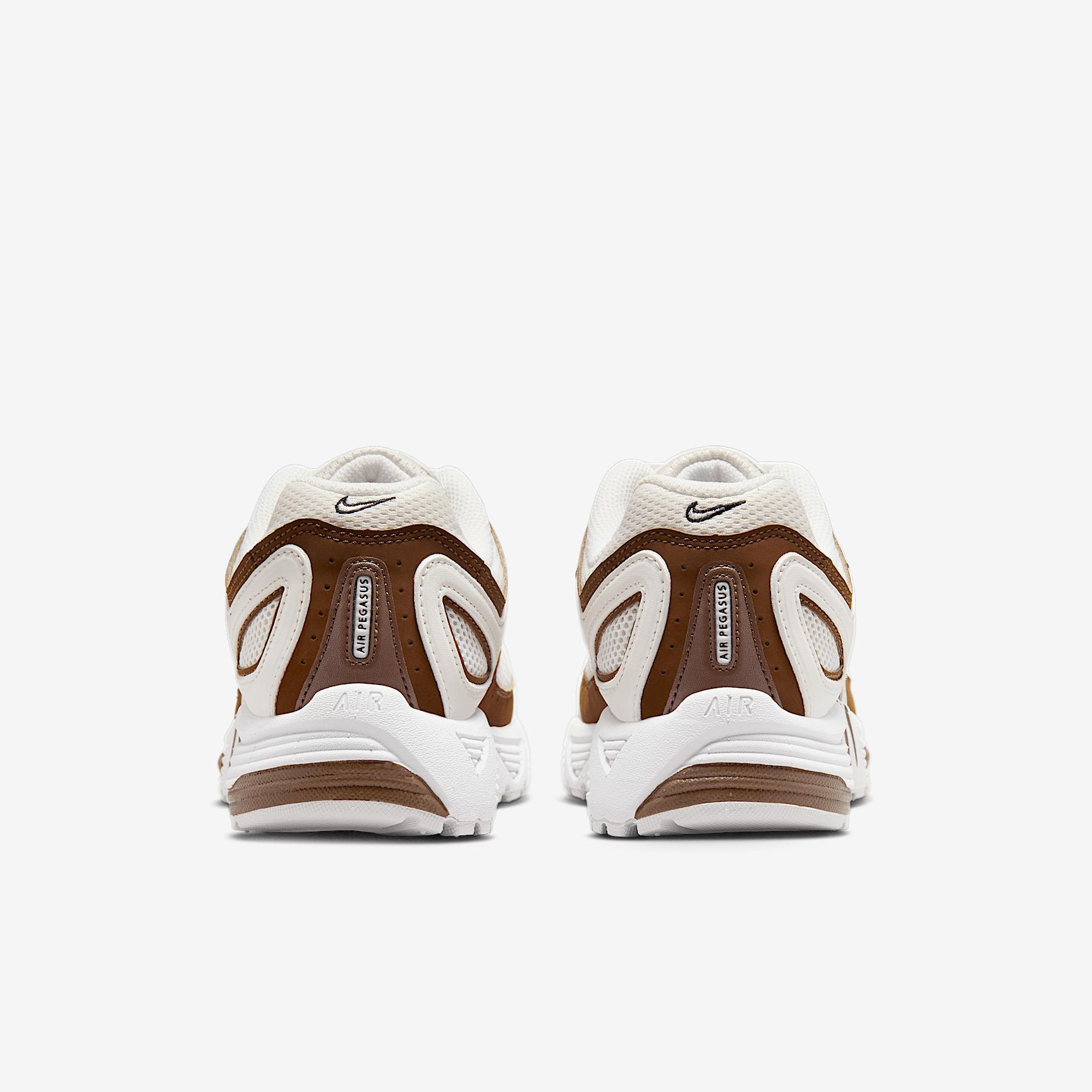 Nike Women's Air Pegasus 2005 Shoes Product Image