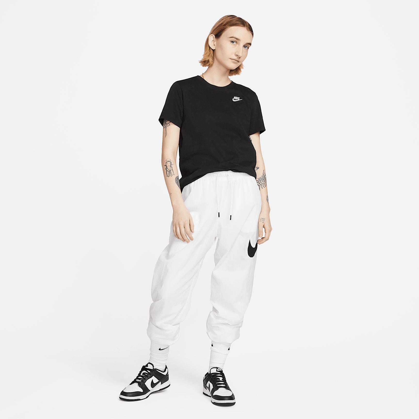 Nike Sportswear Club Essentials Women's T-Shirt Product Image