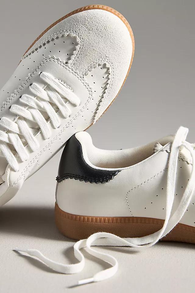Silent D Simple Sneakers Product Image