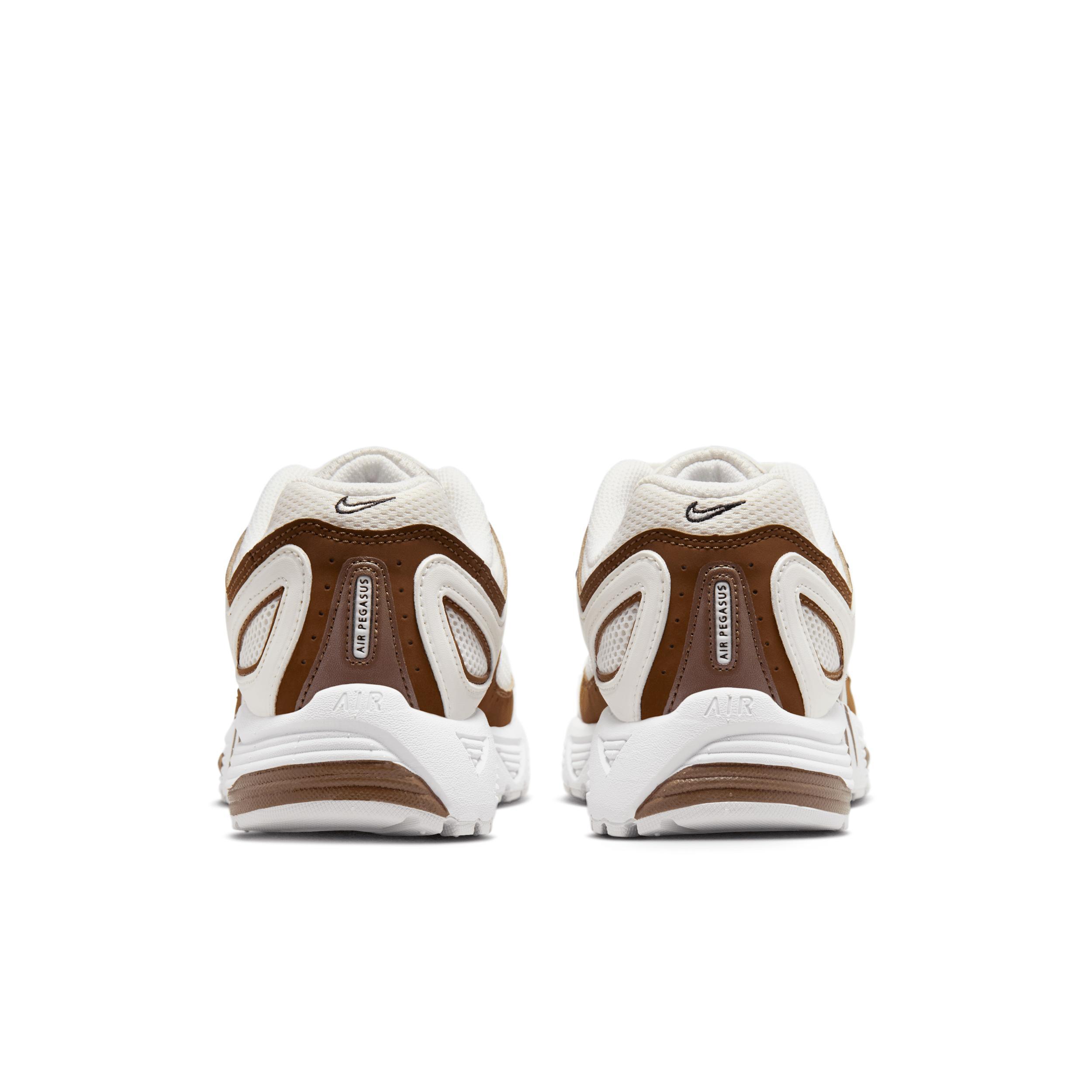 Nike Women's Air Pegasus 2005 Shoes Product Image