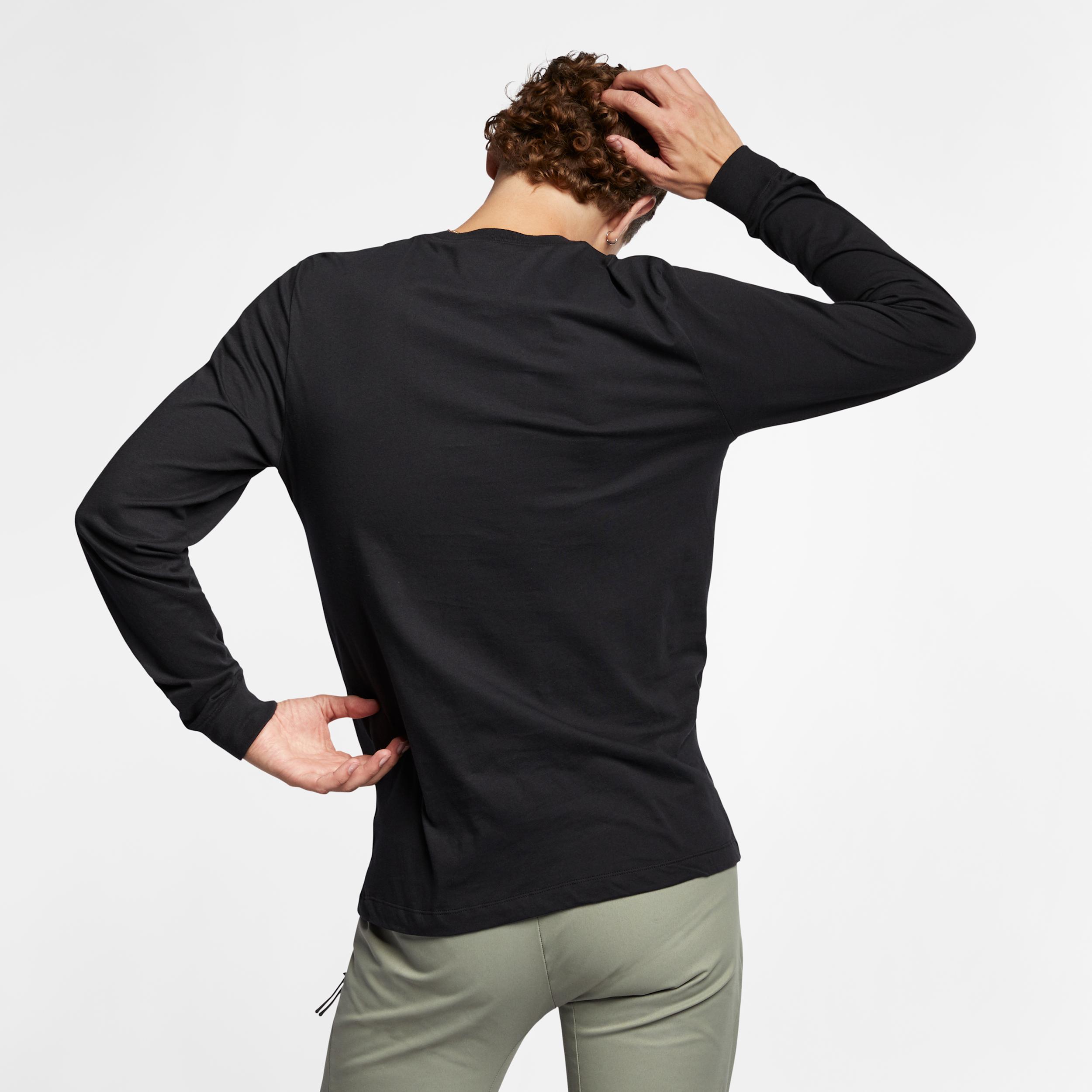 Men's Nike Sportswear Club Long-Sleeve T-Shirt Product Image