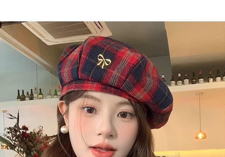 Bow Plaid Beret Hat Product Image