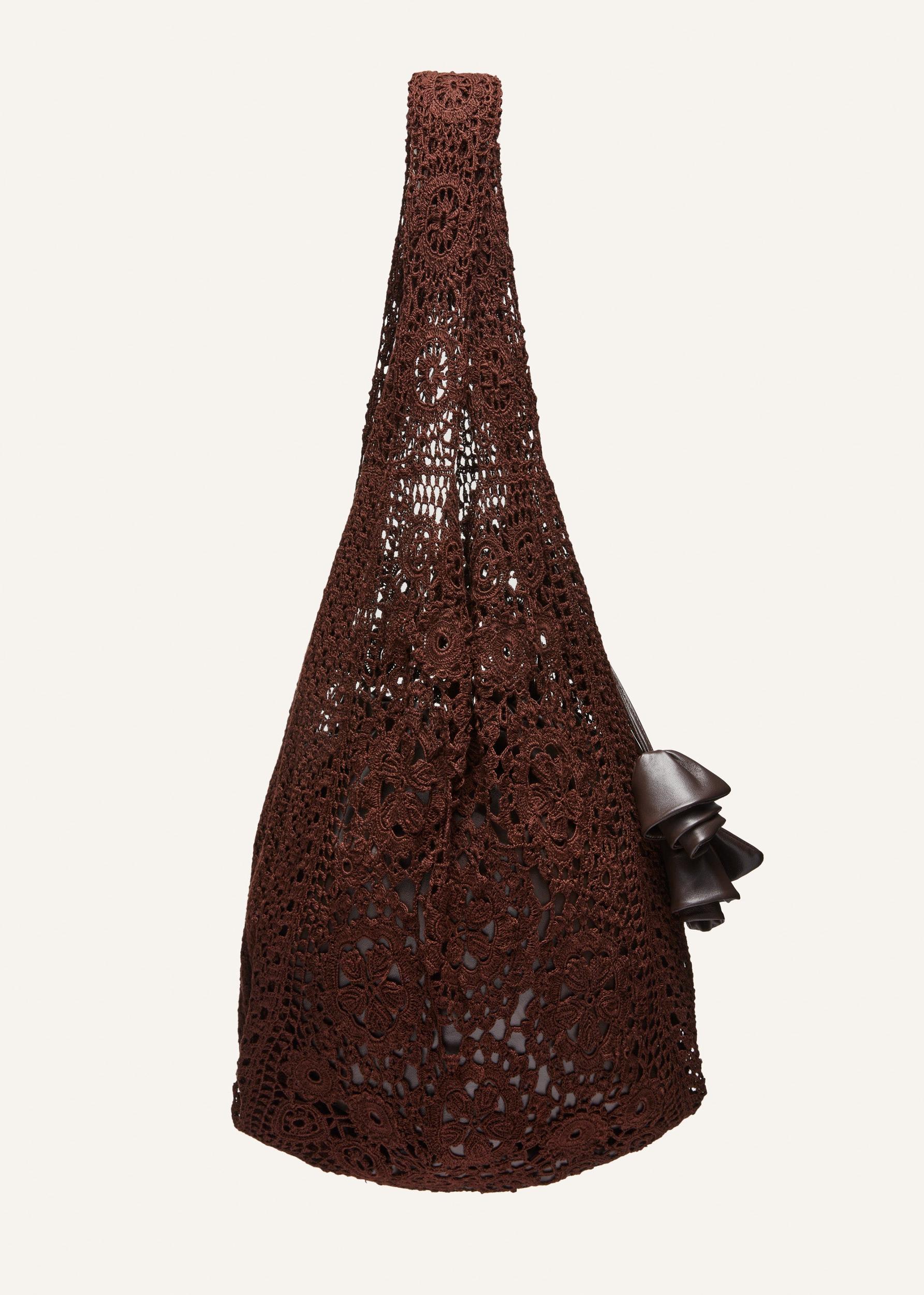 Crochet tote bag in brown Product Image