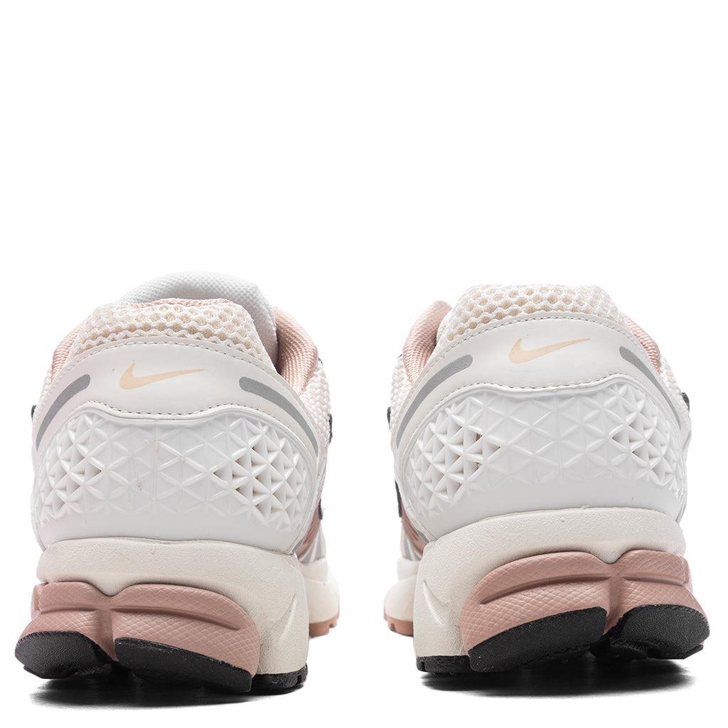 Women's Zoom Vomero 5 - Sail/Pearl White/Particle Pink Female Product Image