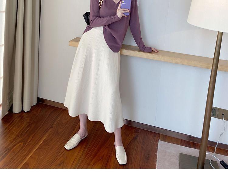 Long-Sleeve V-Neck Plain Knit Top Product Image