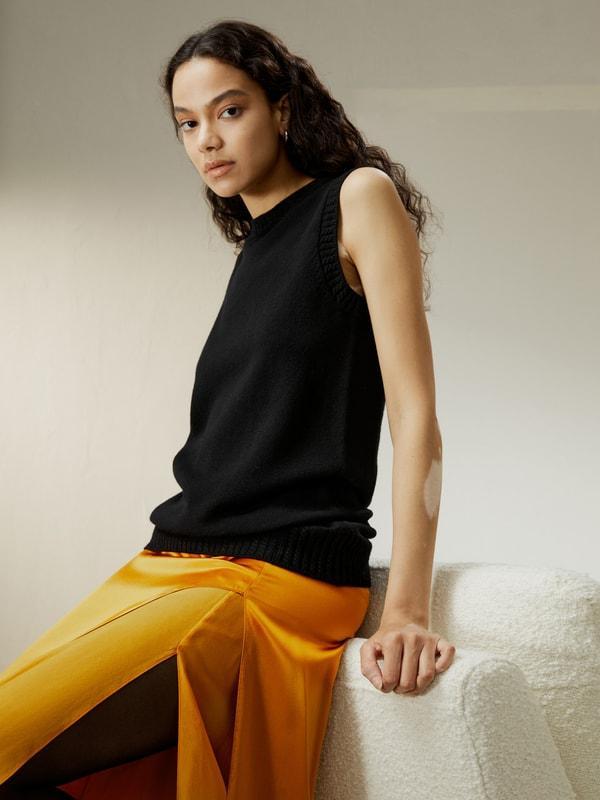 Ultra-fine Merino Wool Vest Product Image