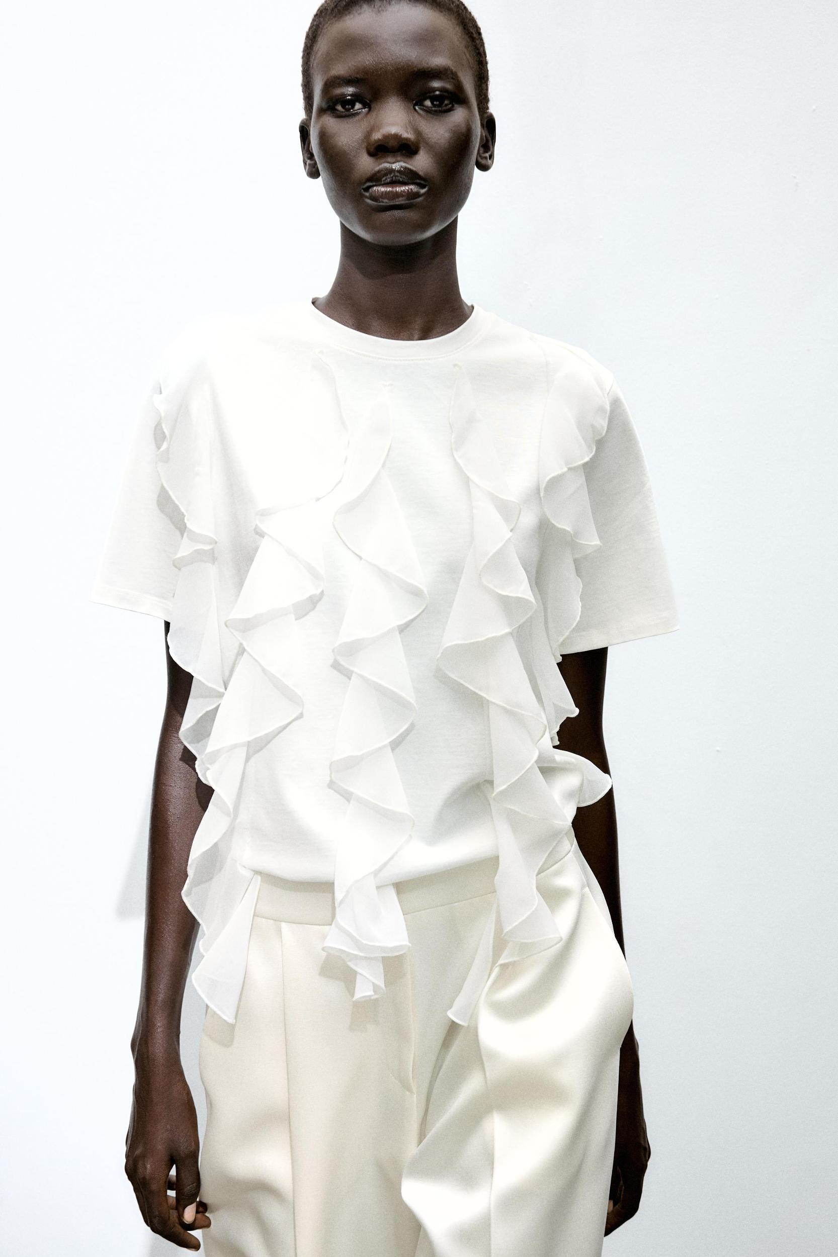 RUFFLE T-SHIRT Product Image