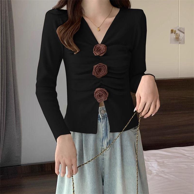 Long-Sleeve V-Neck Plain Ruched Flower Detail Front-Slit Knit Top Product Image