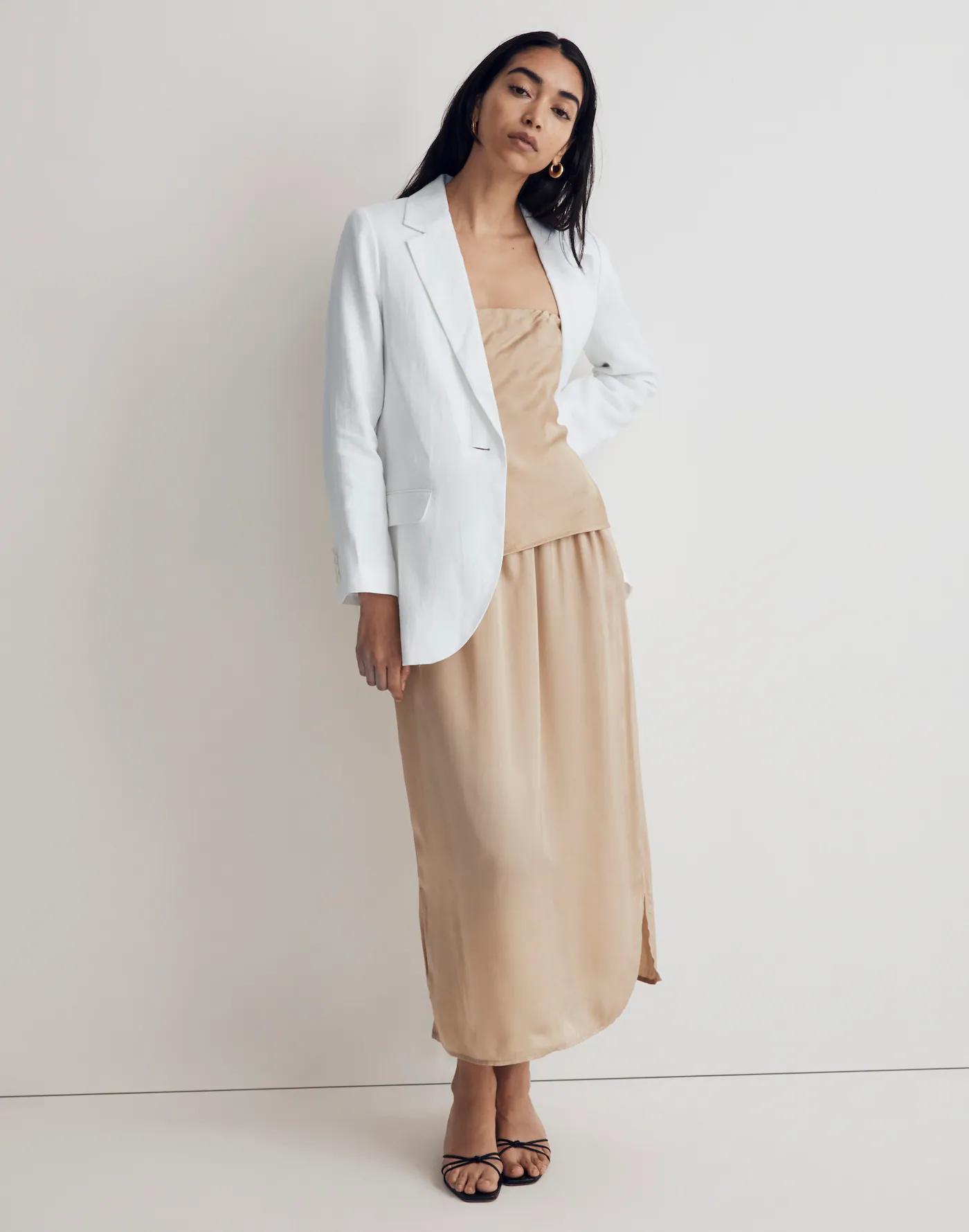 The Petite Larsen Blazer in 100% Linen Product Image