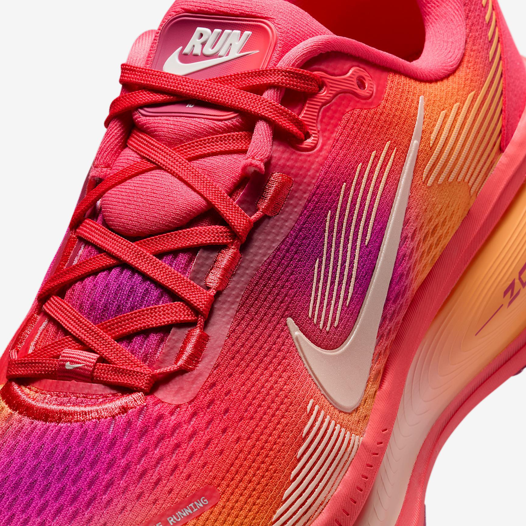 Nike Vomero 18 SE Women's Road Running Shoes Product Image