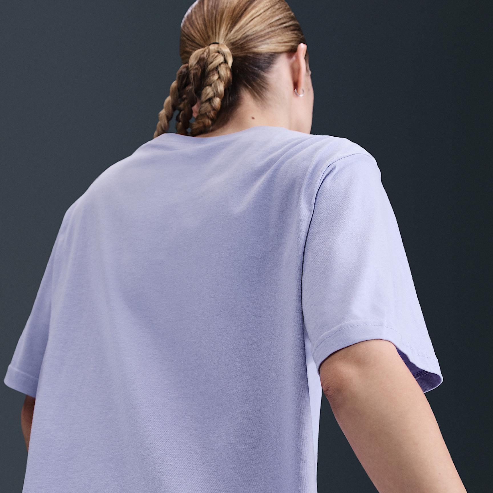 Nike Sportswear Essential Women's Graphic T-Shirt Product Image