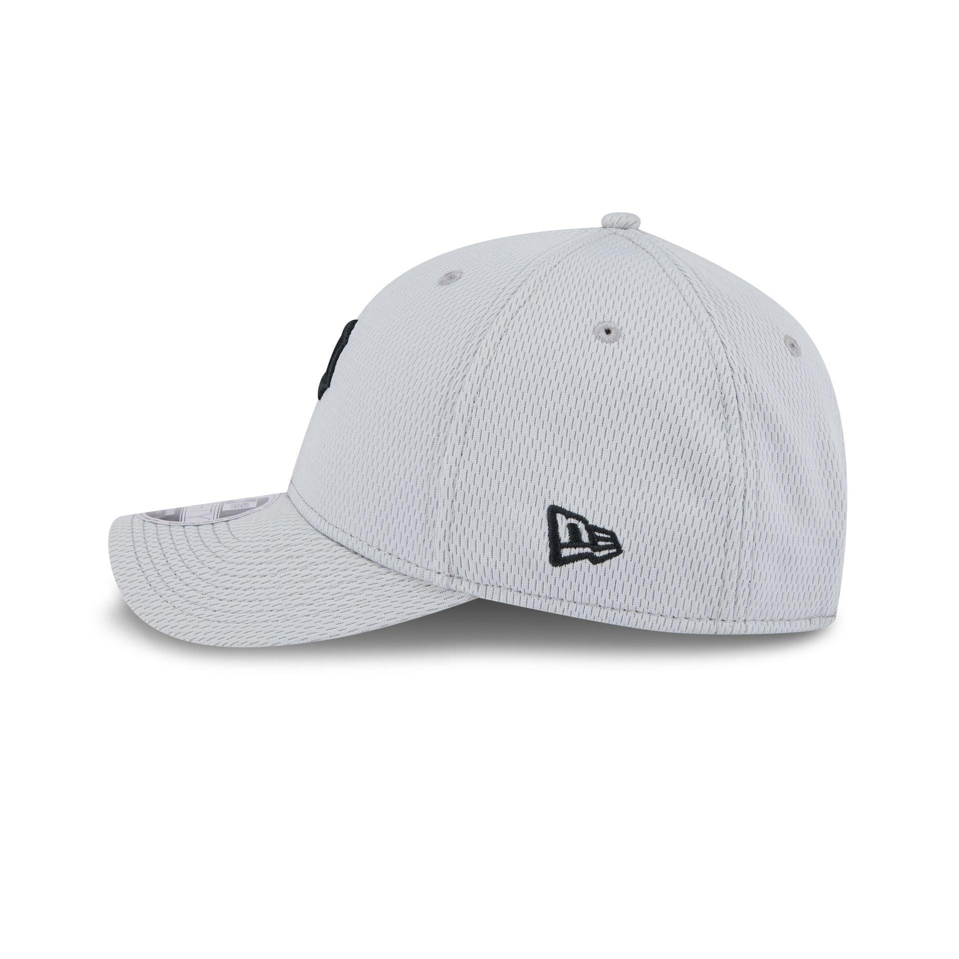 Pittsburgh Pirates 2025 Clubhouse Gray 9FORTY M-Crown Snapback Hat Male Product Image