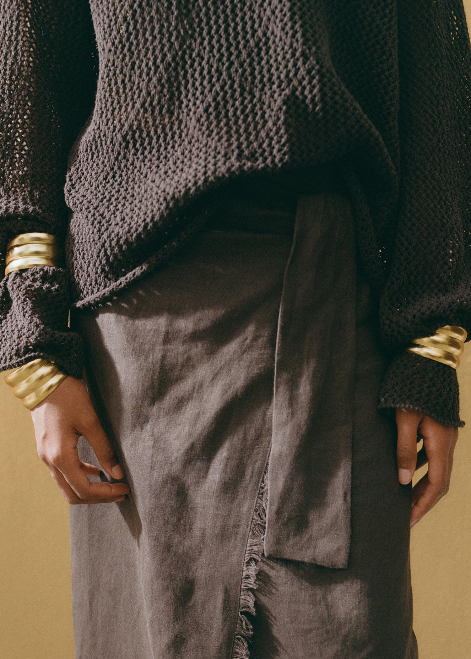 Rigid bracelet with relief - Women | MANGO USA Product Image