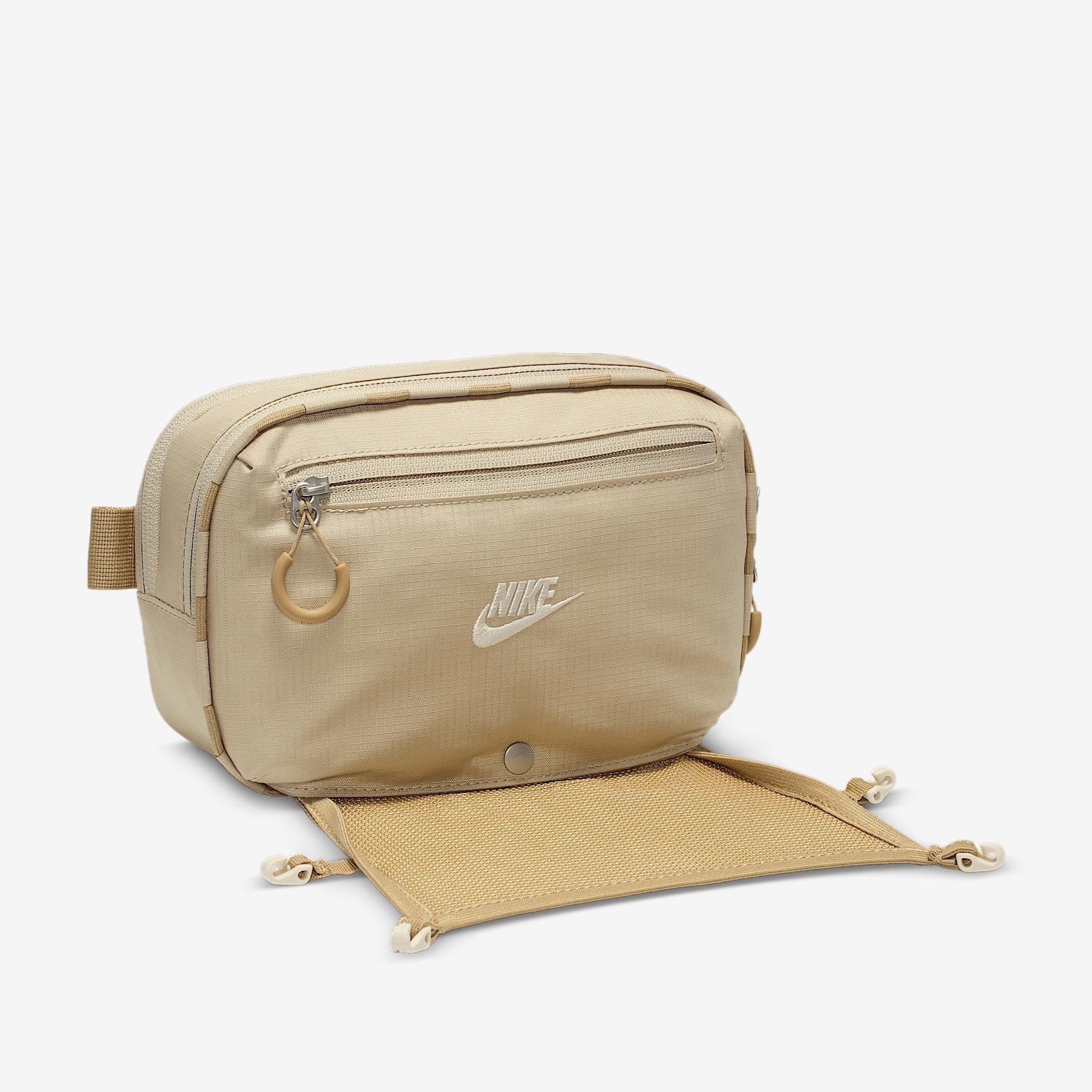 Nike Hayward Patrol Crossbody Bag (4L) Product Image