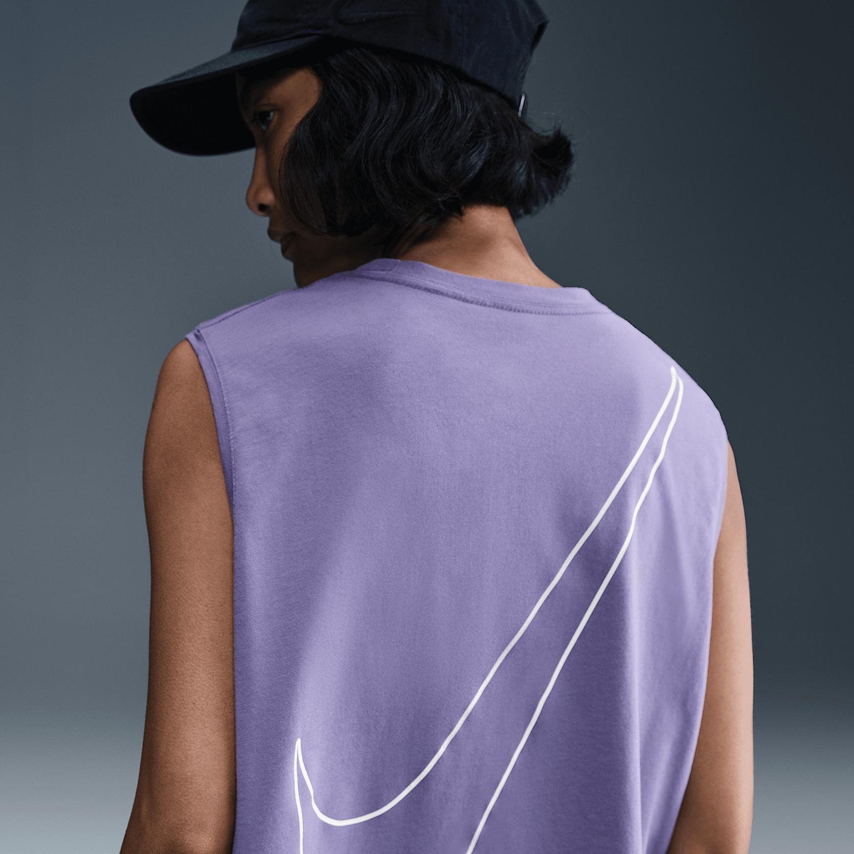 Nike Sportswear Club Women's Sleeveless Cropped Graphic T-Shirt Product Image