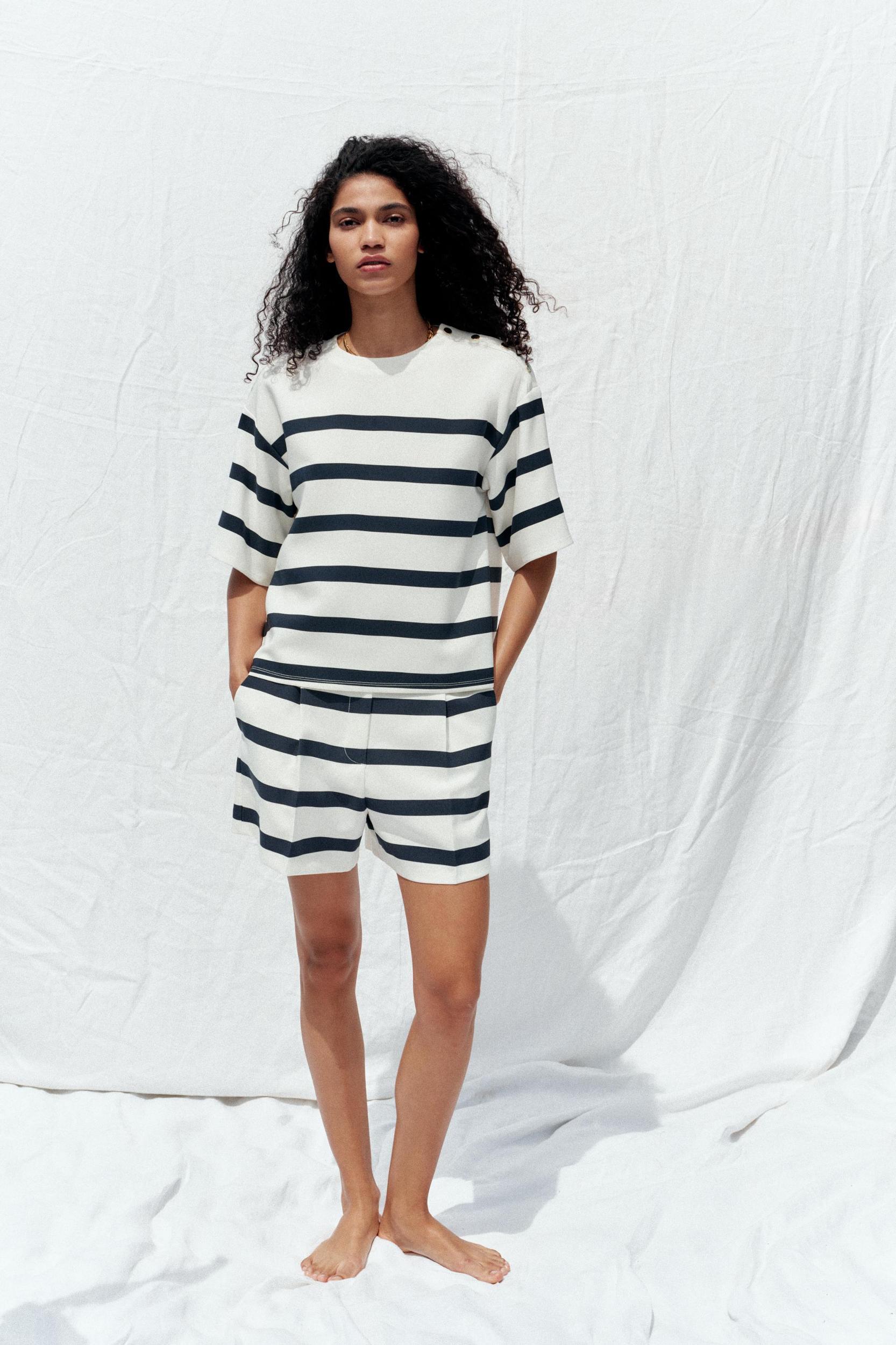 PLEATED STRIPED SHORTS Product Image