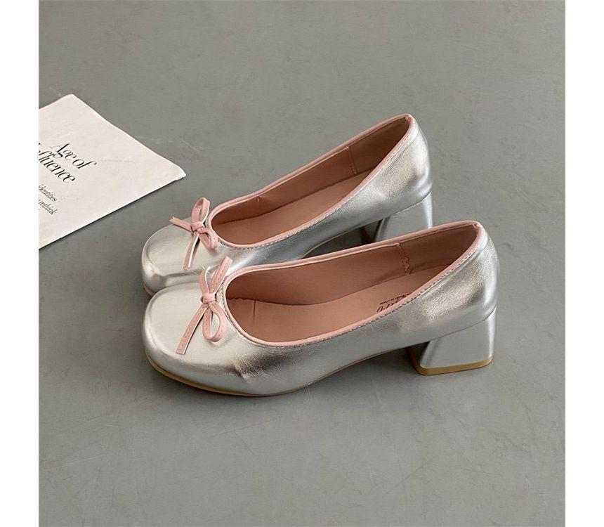 Bow Low Heel Pumps Product Image