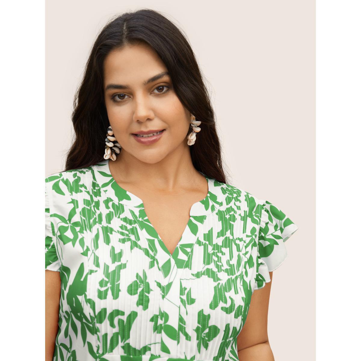 Plus Size Truegreen Silhouette Floral Print Notched Collar Pleated Blouse Women Resort Cap Sleeve Notched collar Vacation Blouses BloomChic 26/4X Product Image