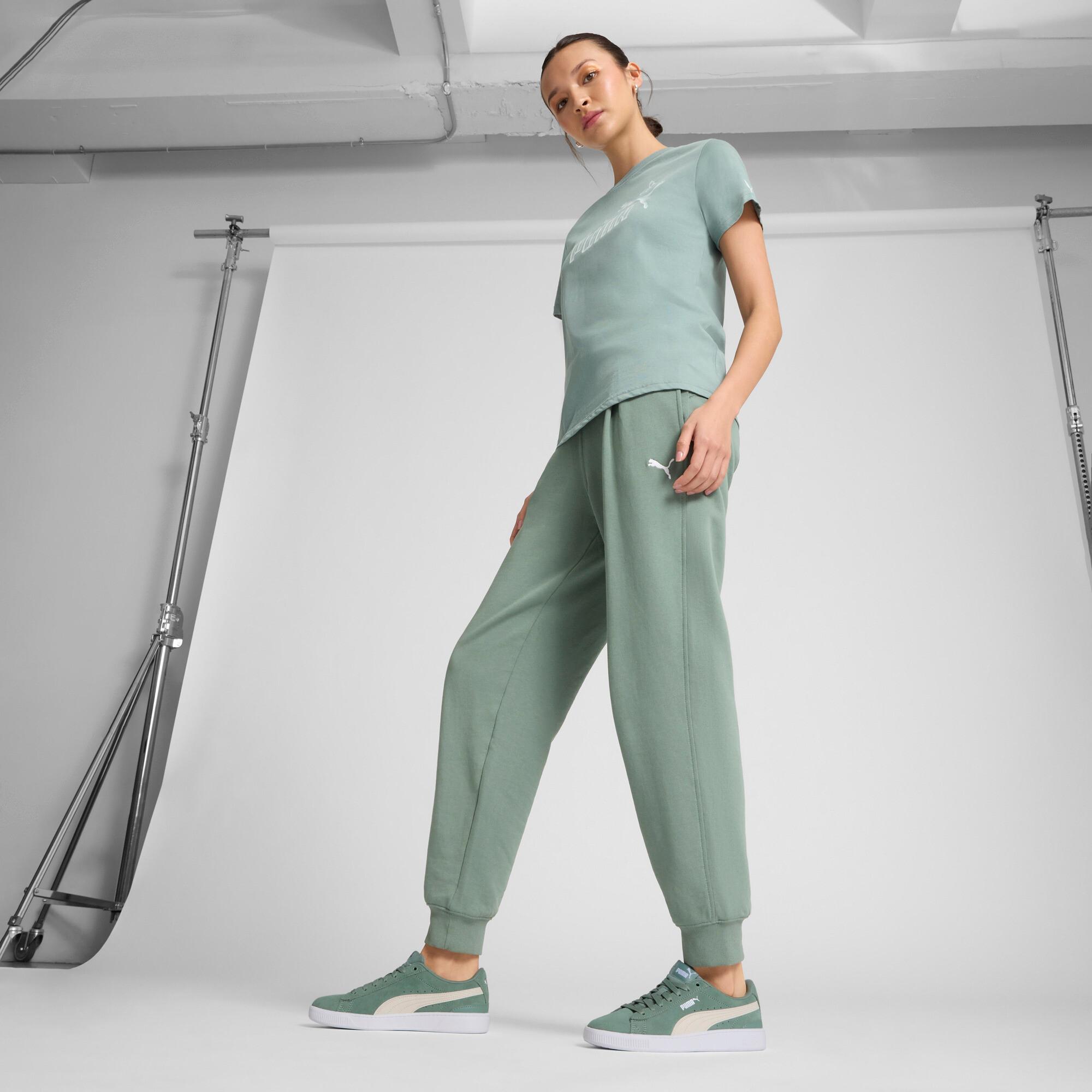 PUMA Vikky v3 Women's Wide Sneakers Product Image