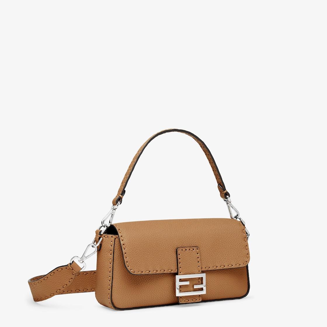 BaguetteCappuccino-colored Selleria bag with 612 hand-sewn stitches Product Image