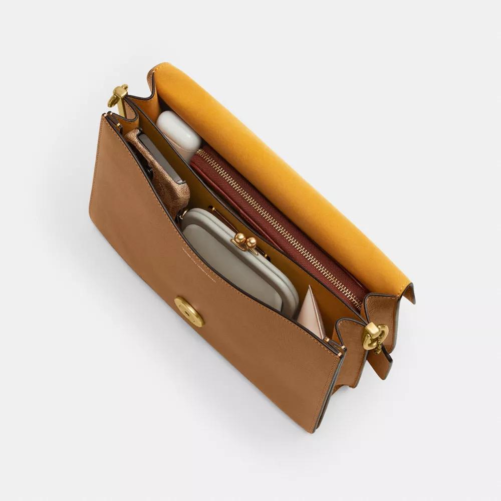 Chain Tabby Shoulder Bag 30 Product Image