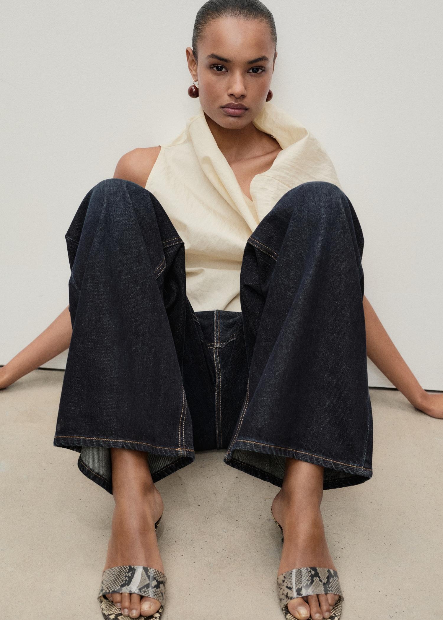 Low-rise rinse-wash wideleg jeans - Women | MANGO USA Product Image