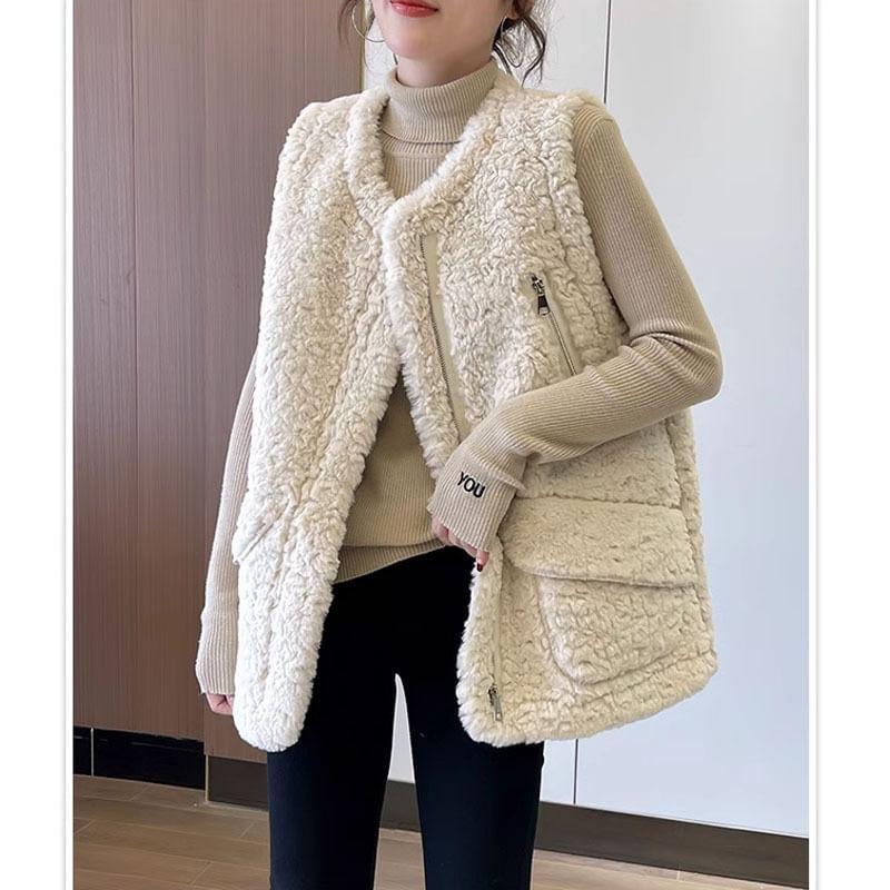 V-Neck Plain Faux Shearling Zip Vest Product Image