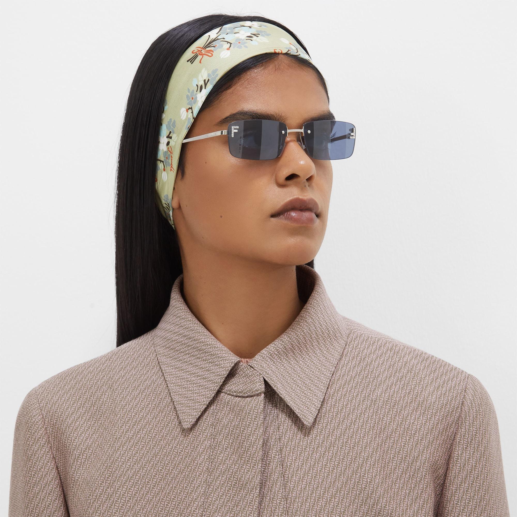 WrappyGreen silk scarf with fringes Product Image